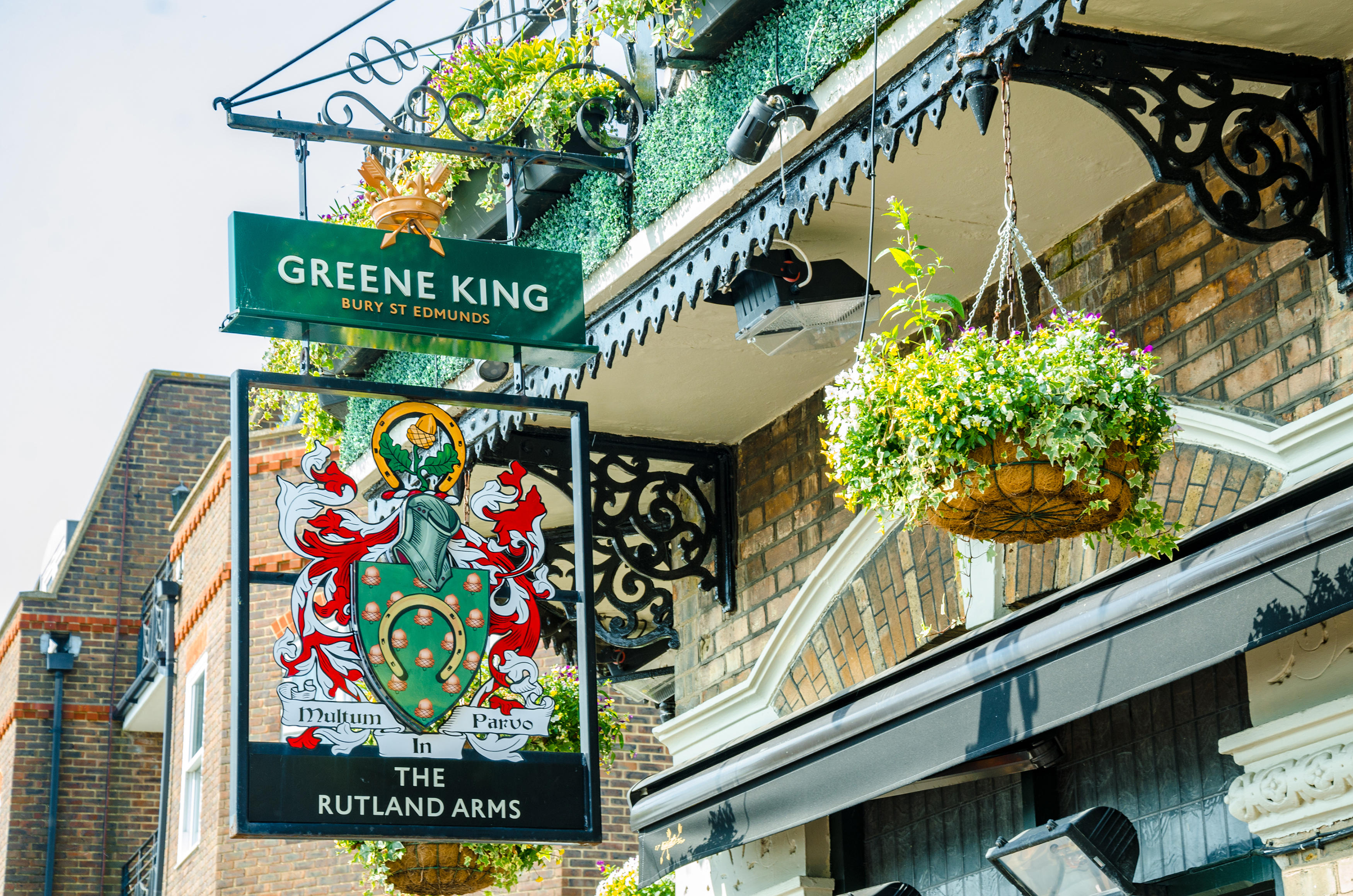 Greene King is gifting customers a free pint in all bars by downloading their app