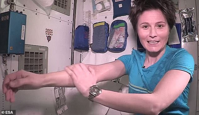 In space, a shower is impossible so astronauts need to wash using a damp cloth and rinseless shampoo. Here, ESA astronaut Samantha Cristoforetti demonstrates how she washed each day on the ISS