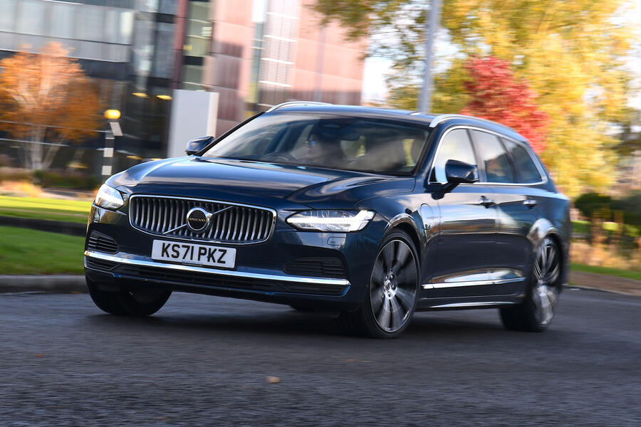 Volvo V90 front cornering