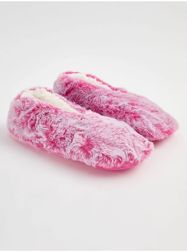 These faux fur slipper socks are just £5